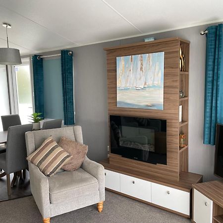 6 Berth Comfy Homely Caravan, Dog Friendly Belton with Browston Εξωτερικό φωτογραφία