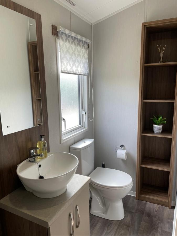 6 Berth Comfy Homely Caravan, Dog Friendly Belton with Browston Εξωτερικό φωτογραφία