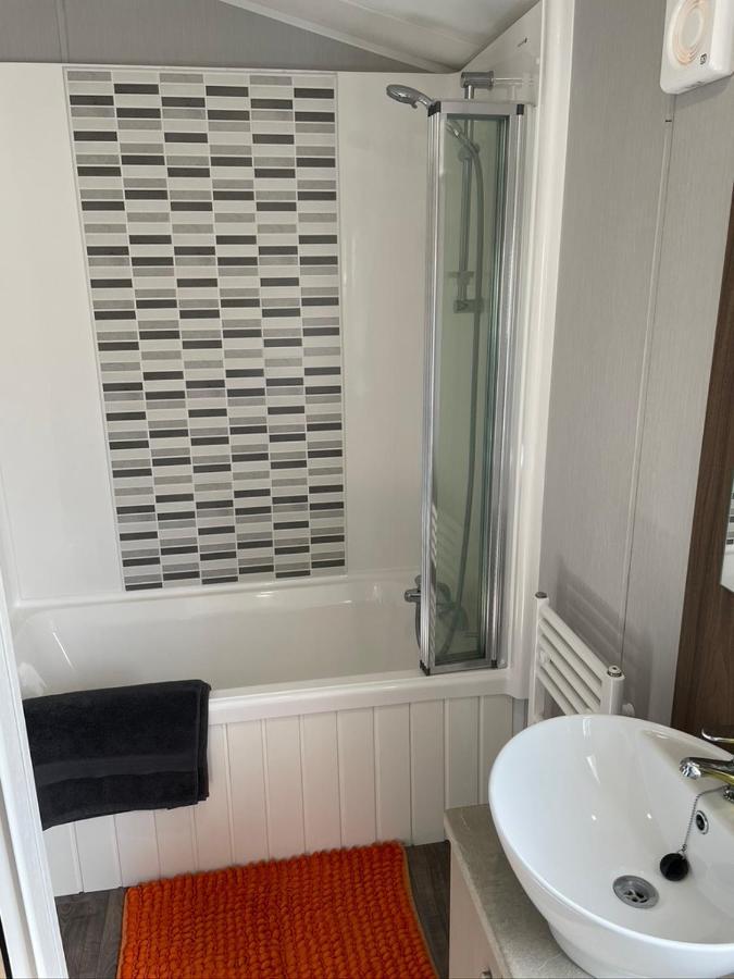 6 Berth Comfy Homely Caravan, Dog Friendly Belton with Browston Εξωτερικό φωτογραφία