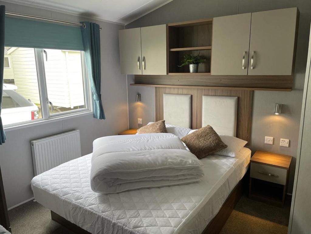 6 Berth Comfy Homely Caravan, Dog Friendly Belton with Browston Εξωτερικό φωτογραφία