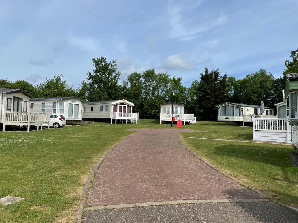 6 Berth Comfy Homely Caravan, Dog Friendly Belton with Browston Εξωτερικό φωτογραφία