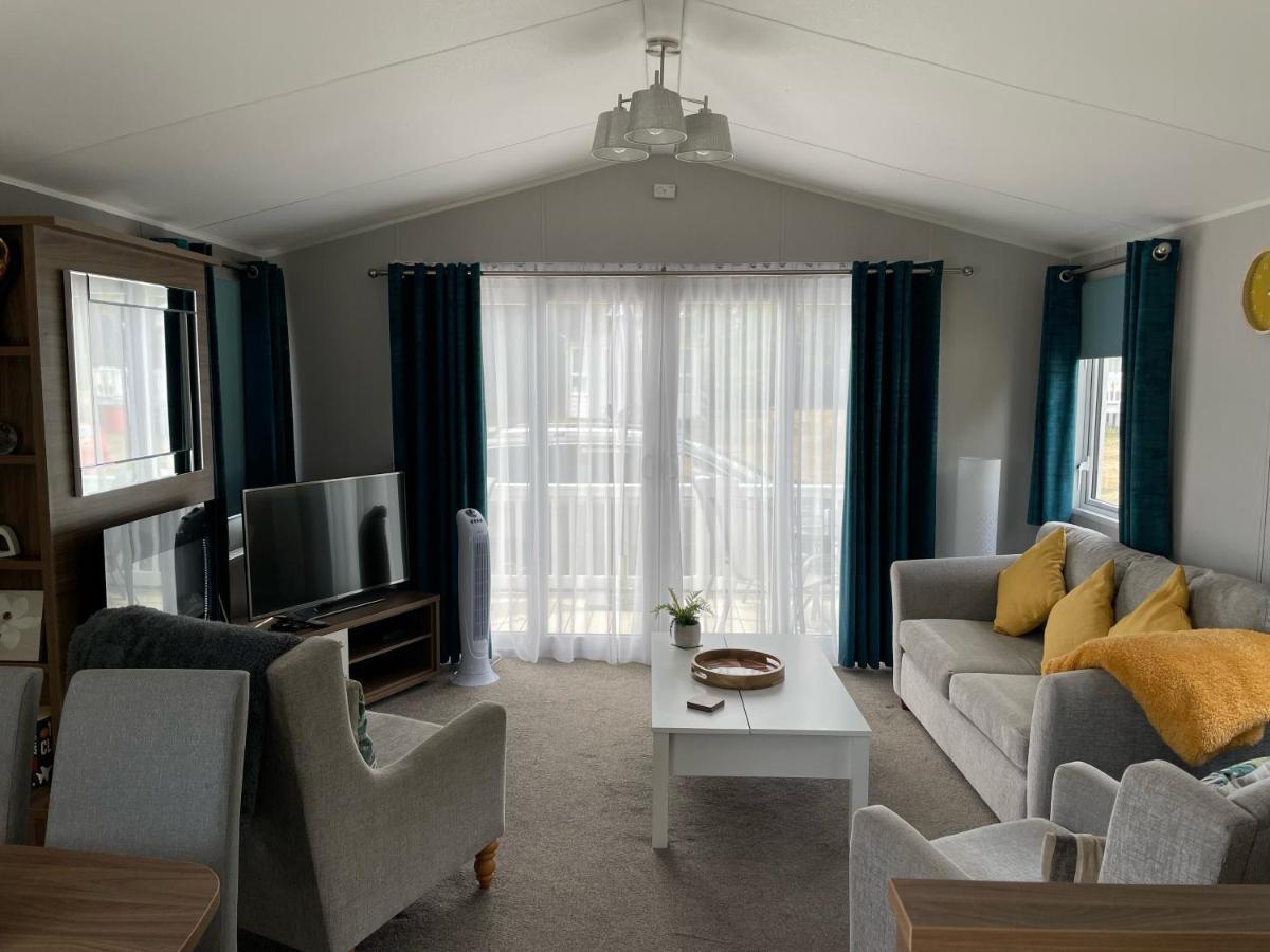 6 Berth Comfy Homely Caravan, Dog Friendly Belton with Browston Εξωτερικό φωτογραφία
