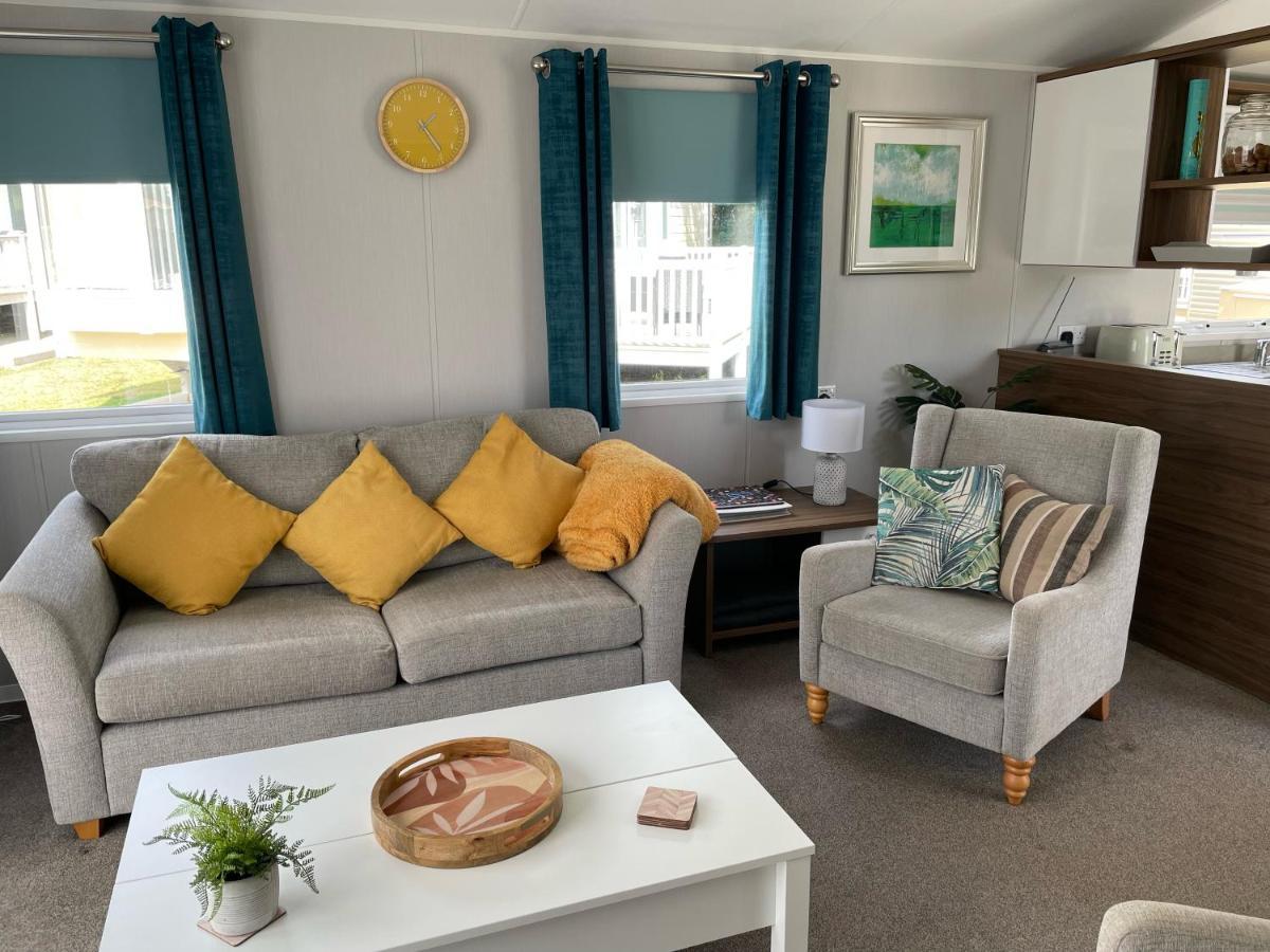 6 Berth Comfy Homely Caravan, Dog Friendly Belton with Browston Εξωτερικό φωτογραφία
